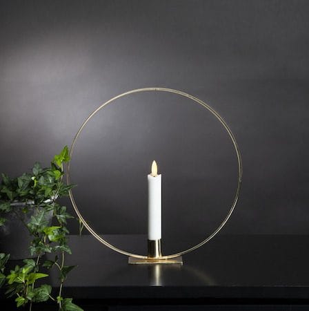 Flamme Ring -sisäkoriste 28,5 cm - messinki/valkoinen - Sisustustuotteet - Kynttilä & tuoksut - Kynttilänjalat & lyhdyt