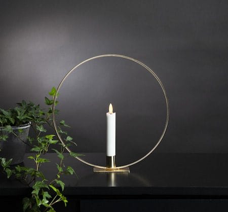 Flamme Ring -sisäkoriste 28,5 cm - messinki/valkoinen - Sisustustuotteet - Kynttilä & tuoksut - Kynttilänjalat & lyhdyt