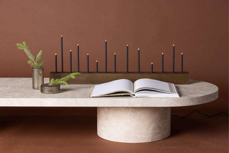 Pöytäkynttilänjalat ja kandelaberit Venture Home Kungsberget-kynttilänjalka Walnut - Sisustustuotteet - Kynttilä & tuoksut - Kynttilänjalat & lyhdyt