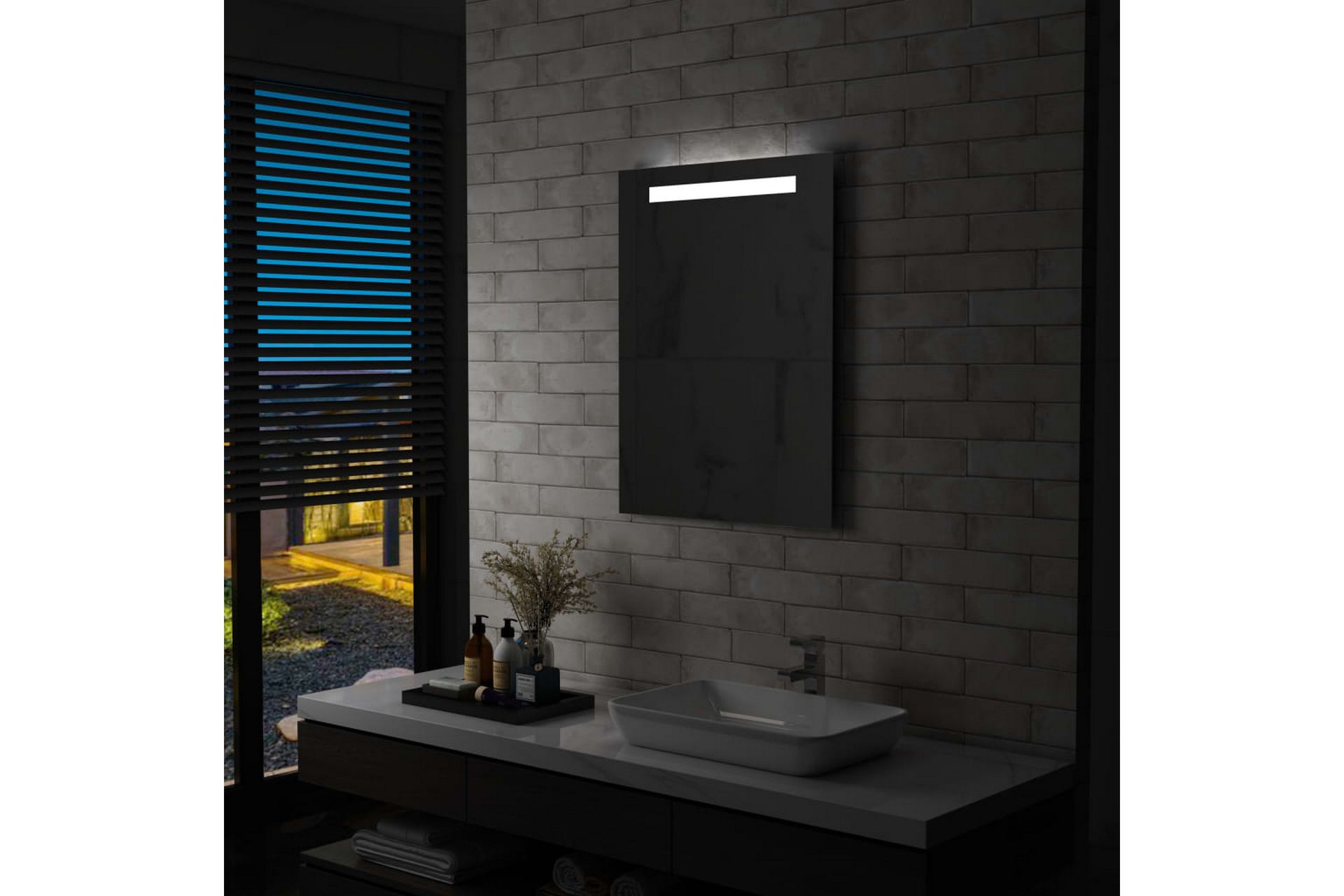 Kylpyhuoneen LED-seinäpeili 60x80 cm - Hopea - Sisustustuotteet - Peili