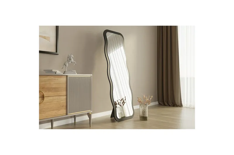 Peili Aror Musta, Musta