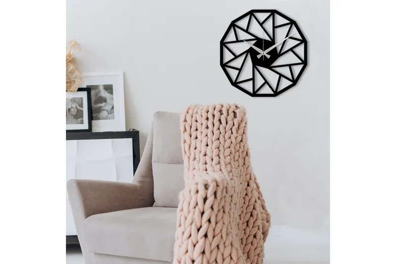 Seinäkello Kwadik Kolmio Kuvio - Musta - Sisustustuotteet - Seinäkoristeet - Kellot