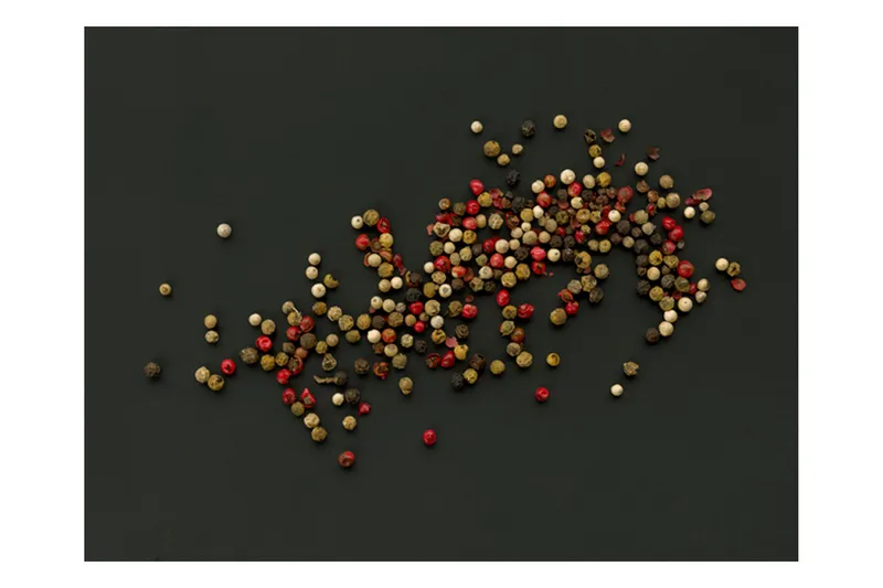 Valokuvatapetti Asetelma värillisiä pippureita 200x154 - Artgeist sp. z o. o. - Sisustustuotteet - Seinäkoristeet - Tapetit - Valokuvatapetit