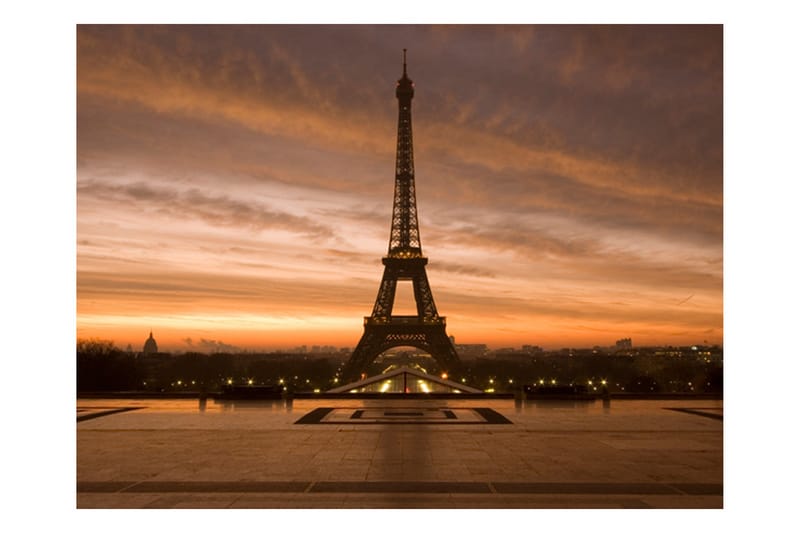 Valokuvatapetti Eiffel Tower Dawn 250x193 - Artgeist sp. z o. o. - Sisustustuotteet - Seinäkoristeet - Tapetit - Valokuvatapetit