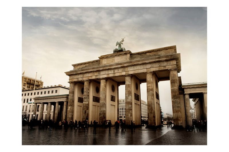 Valokuvatapetti Turistit lähellä Brandenburgin 200x154 - Artgeist sp. z o. o. - Sisustustuotteet - Seinäkoristeet - Tapetit - Valokuvatapetit