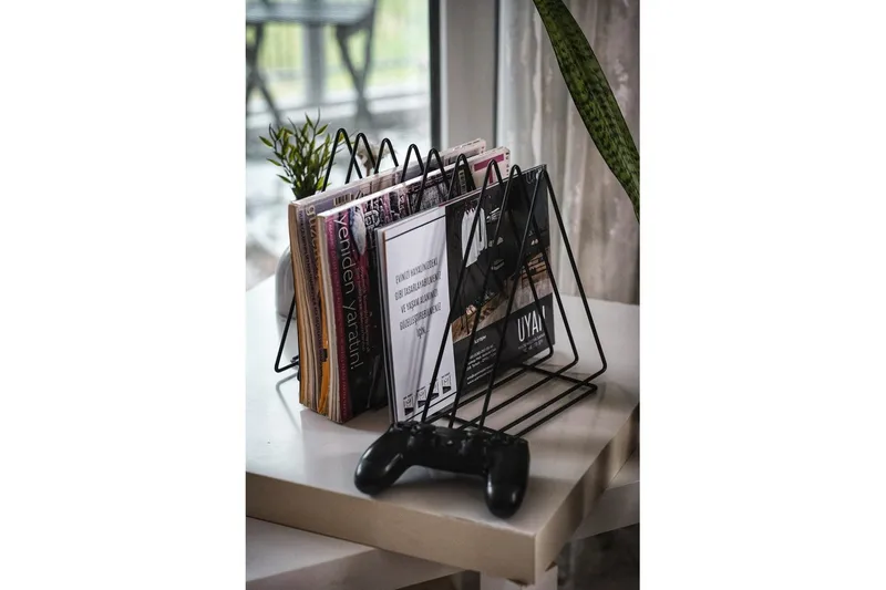 Horatio Tidningsställ 28x23 cm - Musta - Säilytys - Piensäilytys - Säilytysteline - Lehtiteline