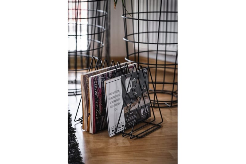 Horatio Tidningsställ 28x23 cm - Musta - Sisustustuotteet - Sisustusesineet - Koriste-esineet - Koristekirja & coffee table book