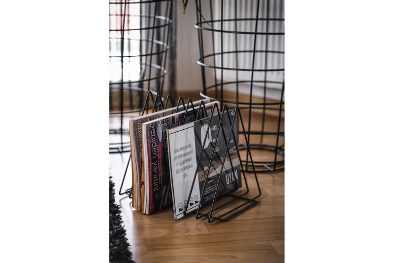Horatio Tidningsställ 28x23 cm - Musta - Säilytys - Piensäilytys - Säilytysteline - Lehtiteline