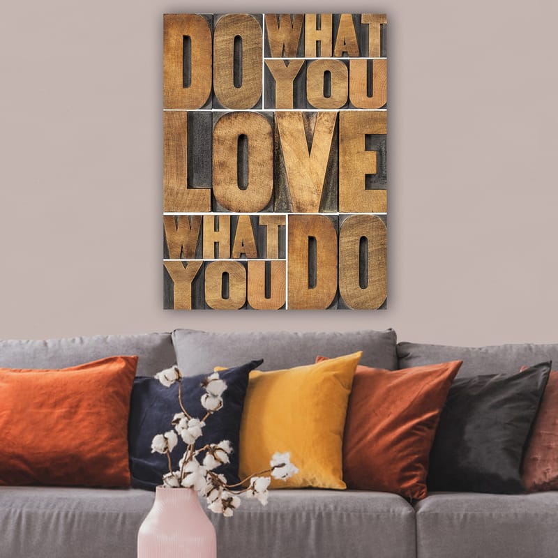 Canvas 70x100 cm - Inspiroiva typografinen sommitelma viestillä DO WHAT YOU LOVE, LOVE WHAT YOU DO - Tummanruskea / Vaaleanruskea / Harmaa - Sisustustuotteet - Taulu & taide - Canvas-taulu