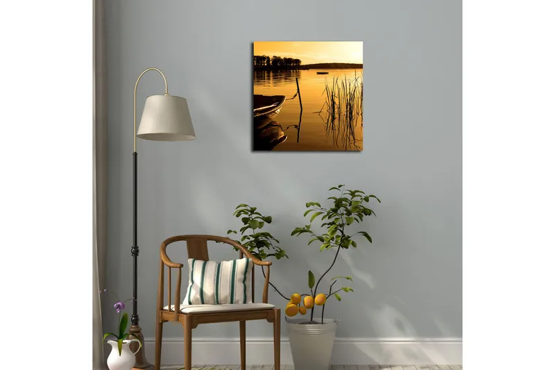 Canvas-taulu 45x45 cm - Auringonlasku tyynen järven yllä, vene ja ruoko etualalla - Kulta / Oranssi / Musta - Sisustustuotteet - Taulu & taide - Canvas-taulu