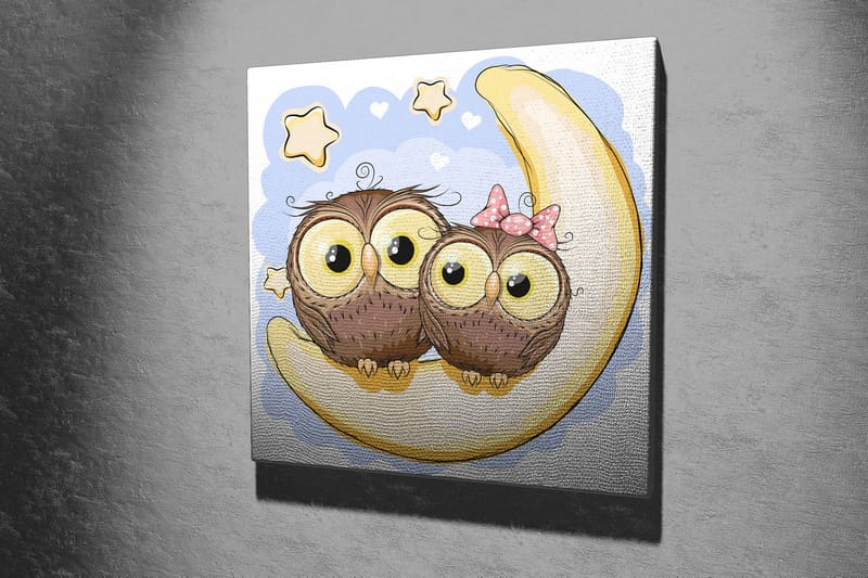 Canvas-taulu 45x45 cm - Kaksi söpöä pöllöä istumassa kuunsirpin päällä tähtien taustalla - Ruskea / Keltainen / Vaaleansininen - Sisustustuotteet - Taulu & taide - Canvas-taulu