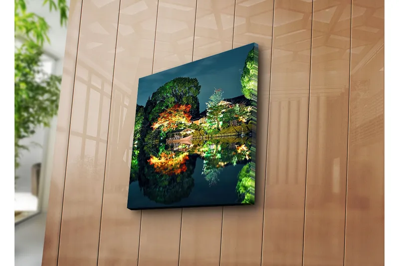 Canvas-taulu 45x45 cm - Rauhallinen öinen maisema heijastavalla vedellä ja värikkäillä puilla - Vihreä / Punainen / Sininen - Sisustustuotteet - Taulu & taide - Canvas-taulu