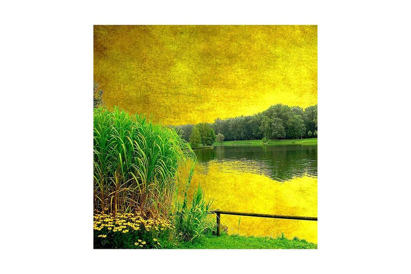 Canvas-taulu 45x45 cm - Rehevä järvimaisema vihreällä kasvillisuudella ja kukilla etualalla, Keltainen / Vihreä