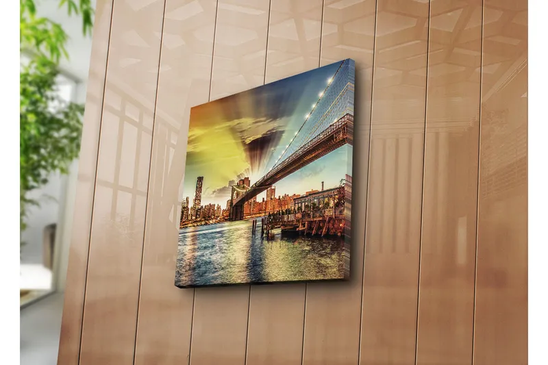 Canvas-taulu 45x45 cm - Silta kimmeltävän veden pinnan yli, taustalla kaupungin siluetti - Kulta / Sininen / Vihreä - Sisustustuotteet - Taulu & taide - Canvas-taulu