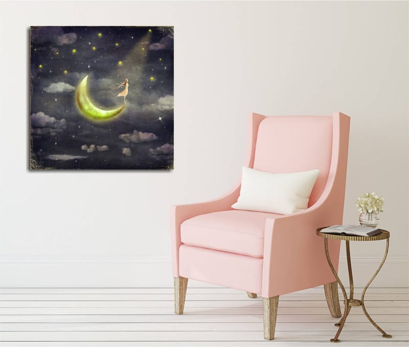 Canvas-taulu 45x45 cm - Unenomainen näkymä naisesta, joka seisoo kuulla tähtikirkkaana yönä, Tummansininen / Vihreä / Valkoinen