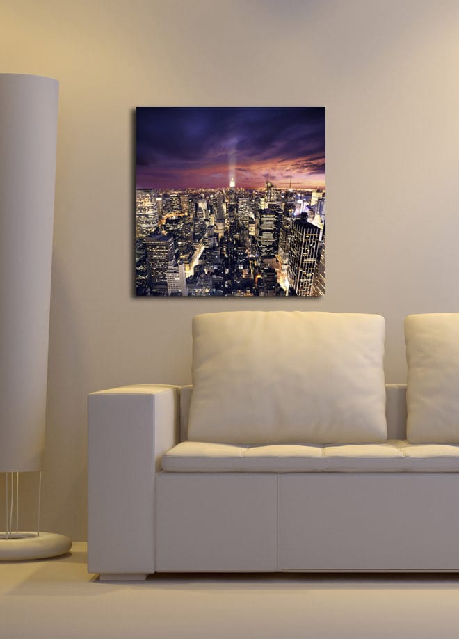 Canvas-taulu 45x45 cm - Upea näkymä kaupunkiin hämärässä säihkyvien valojen säteilemänä - Tummansininen / Violetti / Kulta - Sisustustuotteet - Taulu & taide - Canvas-taulu