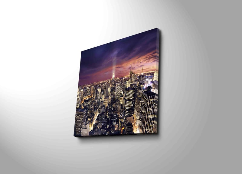 Canvas-taulu 45x45 cm - Upea näkymä kaupunkiin hämärässä säihkyvien valojen säteilemänä, Tummansininen / Violetti / Kulta