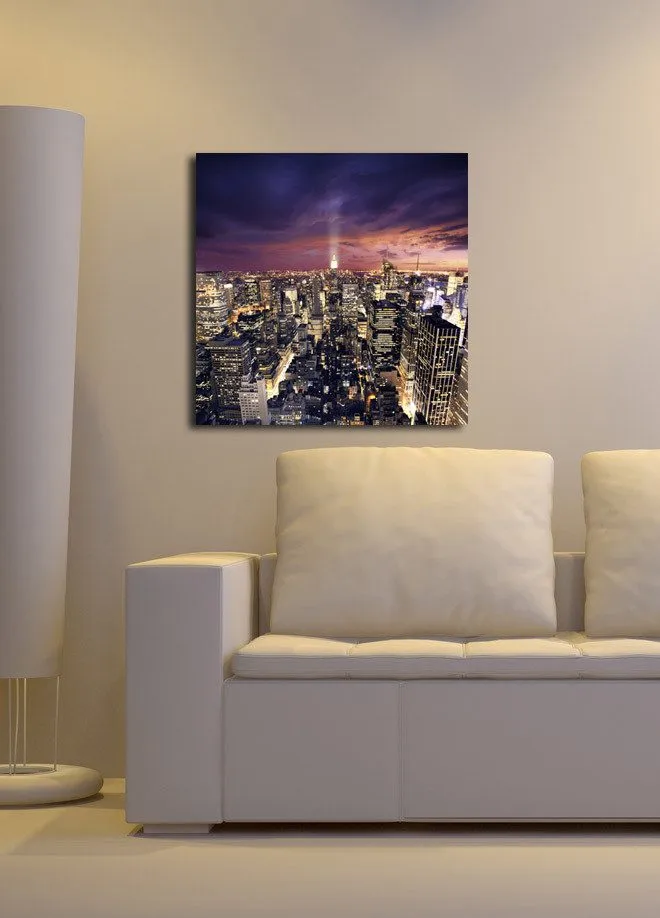 Canvas-taulu 45x45 cm - Upea näkymä kaupunkiin hämärässä säihkyvien valojen säteilemänä - Tummansininen / Violetti / Kulta - Sisustustuotteet - Taulu & taide - Canvas-taulu