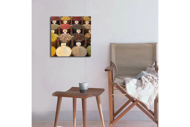 Canvas-taulu 45x45 cm - Värikkäät maustepurkit markkinakojussa - Punainen / Keltainen / Ruskea - Sisustustuotteet - Taulu & taide - Canvas-taulu