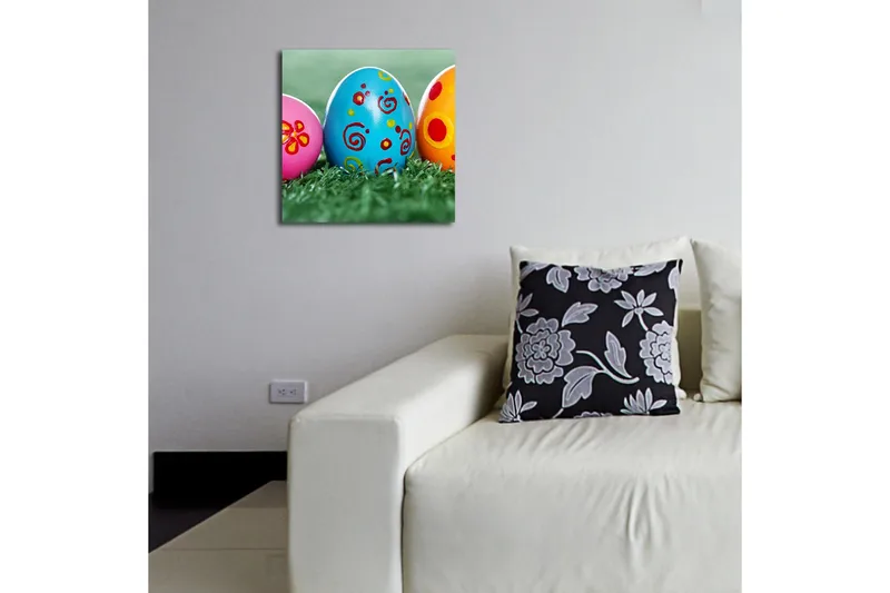 Canvas-taulu 45x45 cm - Värikkäät pääsiäismunat vihreällä nurmikolla - Sininen / Vaaleanpunainen / Keltainen - Sisustustuotteet - Taulu & taide - Canvas-taulu