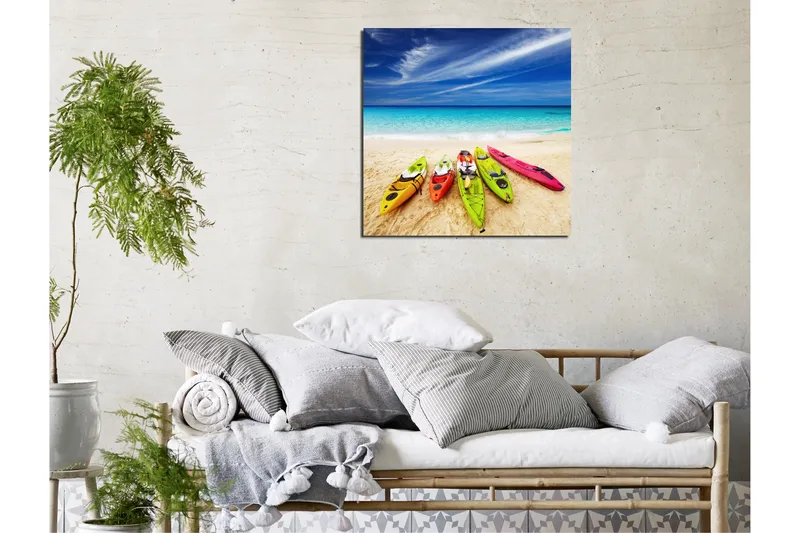 Canvas-taulu 45x45 cm - Värikkäitä kajakkeja hiekkarannalla meren rannalla - Sininen / Vihreä / Keltainen - Sisustustuotteet - Taulu & taide - Canvas-taulu