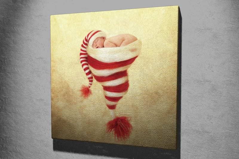 Canvas-taulu 45x45 cm - Vastasyntynyt vauva joululakki punavalkoisilla raidoilla - Punainen / Valkoinen / Beige - Sisustustuotteet - Taulu & taide - Canvas-taulu