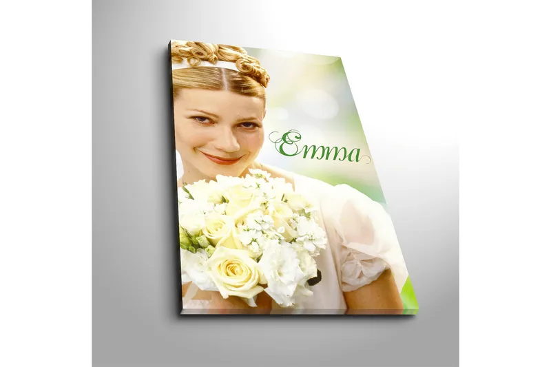 Canvas-taulu 45x70 cm - Hymyilevä nainen valkoisten ruusujen kimpun kanssa - Valkoinen / Vihreä / Beige - Sisustustuotteet - Taulu & taide - Canvas-taulu