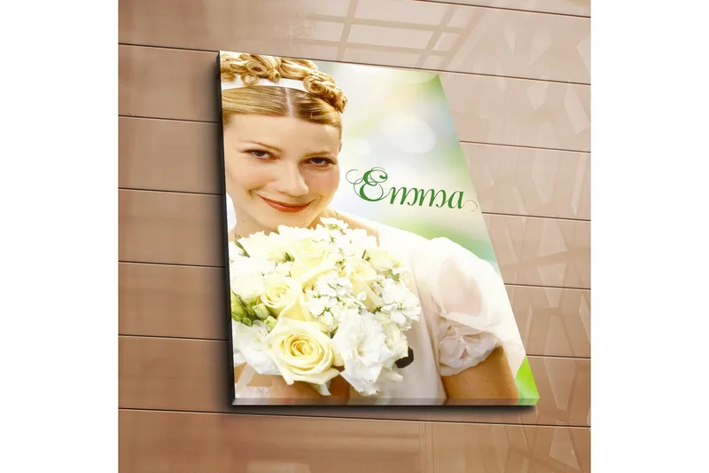 Canvas-taulu 45x70 cm - Hymyilevä nainen valkoisten ruusujen kimpun kanssa - Valkoinen / Vihreä / Beige - Sisustustuotteet - Taulu & taide - Canvas-taulu