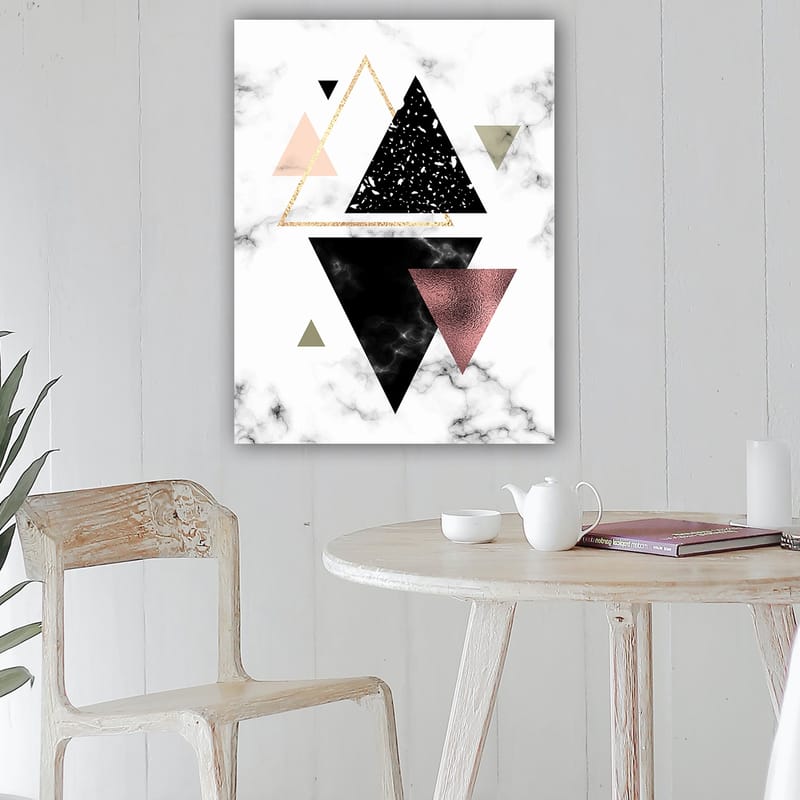 Canvas taulu 70x100 cm - Abstrakti sommitelma eri muotoisista ja värisistä kolmioista - Musta / Vaaleanpunainen / Kulta - Sisustustuotteet - Taulu & taide - Canvas-taulu