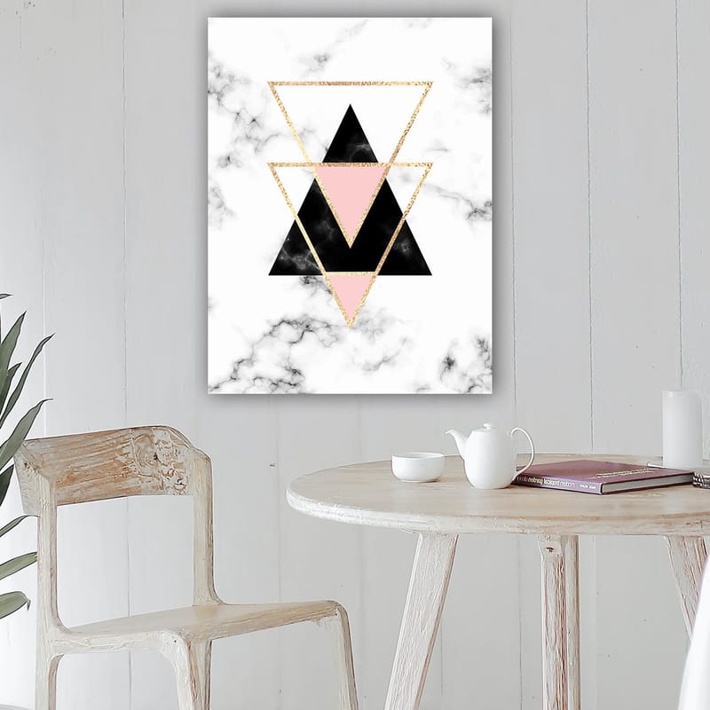 Canvas taulu 70x100 cm - Abstrakti sommitelma eri väreistä ja muodoista koostuvista kolmioista - Musta / Vaaleanpunainen / Kulta - Sisustustuotteet - Taulu & taide - Canvas-taulu