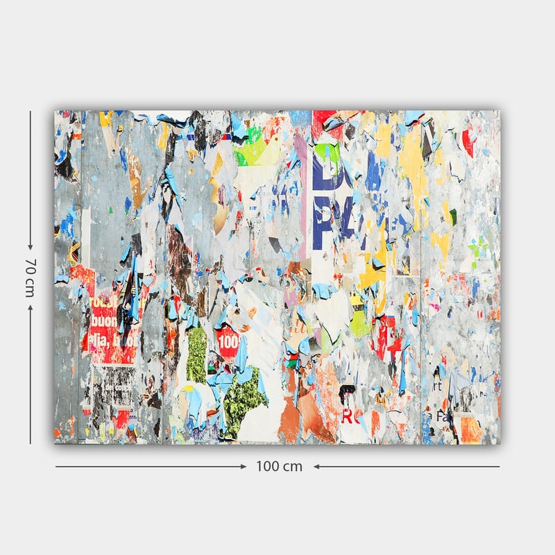 Canvas taulu 70x100 cm - Abstrakti sommitelma värikkäistä, kuluneista julisteista ja tarroista, jotka luovat dynaamisen ja teksturoidun pinnan - Harmaa / Sininen / Oranssi - Sisustustuotteet - Taulu & taide - Canvas-taulu