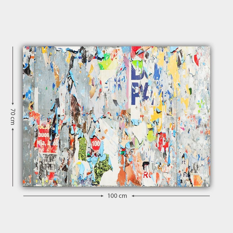 Canvas taulu 70x100 cm - Abstrakti sommitelma värikkäistä, kuluneista julisteista ja tarroista, jotka luovat dynaamisen ja teksturoidun pinnan - Harmaa / Sininen / Oranssi - Sisustustuotteet - Taulu & taide - Canvas-taulu