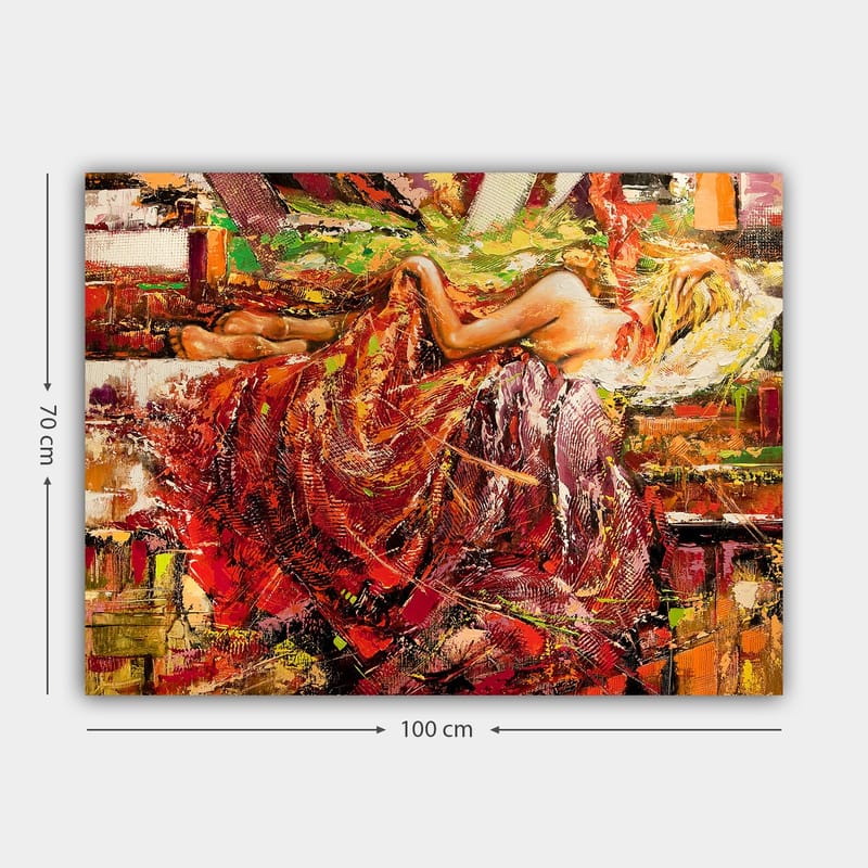 Canvas taulu 70x100 cm - Aistillinen nainen lepäämässä laskostetussa punaisen ja oranssin värisessä mekossa - Punainen / Oranssi / Keltainen - Sisustustuotteet - Taulu & taide - Canvas-taulu