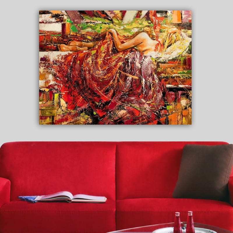 Canvas taulu 70x100 cm - Aistillinen nainen lepäämässä laskostetussa punaisen ja oranssin värisessä mekossa - Punainen / Oranssi / Keltainen - Sisustustuotteet - Taulu & taide - Canvas-taulu