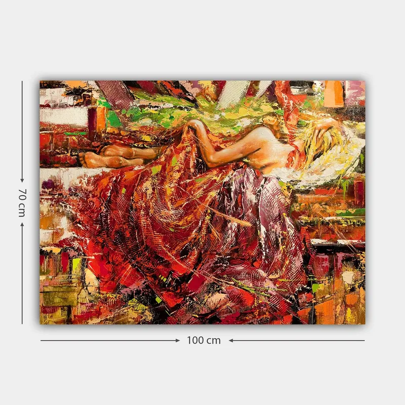 Canvas taulu 70x100 cm - Aistillinen nainen lepäämässä laskostetussa punaisen ja oranssin värisessä mekossa - Punainen / Oranssi / Keltainen - Sisustustuotteet - Taulu & taide - Canvas-taulu