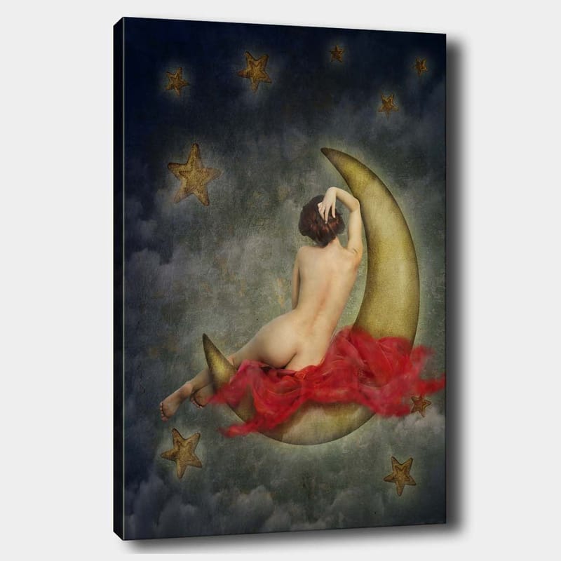 Canvas taulu 70x100 cm - Alaston nainen istuu kuunsirpin päällä tähtien ja pilvien ympäröimänä, Kulta / Punainen / Beige