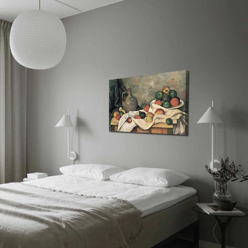 Canvas taulu 70x100 cm - Asetelma hedelmillä ja keraamisella kannulla pöydällä, Vihreä / Punainen / Beige