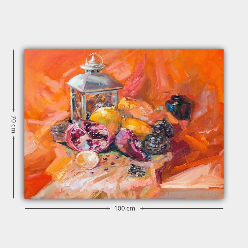 Canvas taulu 70x100 cm - Asetelma hedelmillä ja lyhdyllä lämpimin värein - Oranssi / Punainen / Keltainen - Sisustustuotteet - Taulu & taide - Canvas-taulu