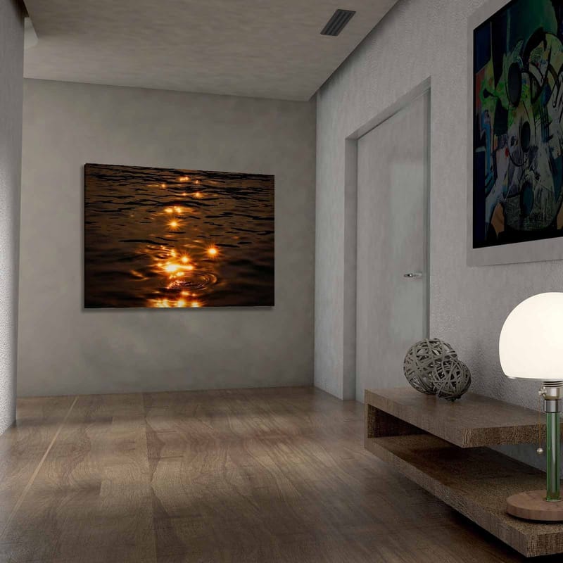 Canvas taulu 70x100 cm - Auringonvalon heijastukset tyynellä veden pinnalla - Kulta / Tummanruskea - Sisustustuotteet - Taulu & taide - Canvas-taulu