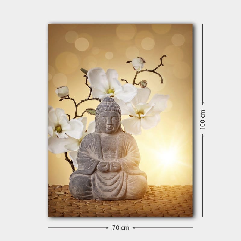 Canvas taulu 70x100 cm - Buddha-patsas, jota ympäröivät valkoiset kukat ja pehmeä, kultainen tausta - Harmaa / Valkoinen / Kultainen - Sisustustuotteet - Taulu & taide - Canvas-taulu