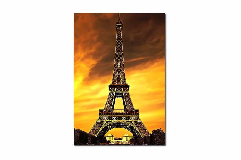 Canvas taulu 70x100 cm - Eiffel-torni dramaattista auringonlaskua vasten, Kulta / Oranssi / Musta