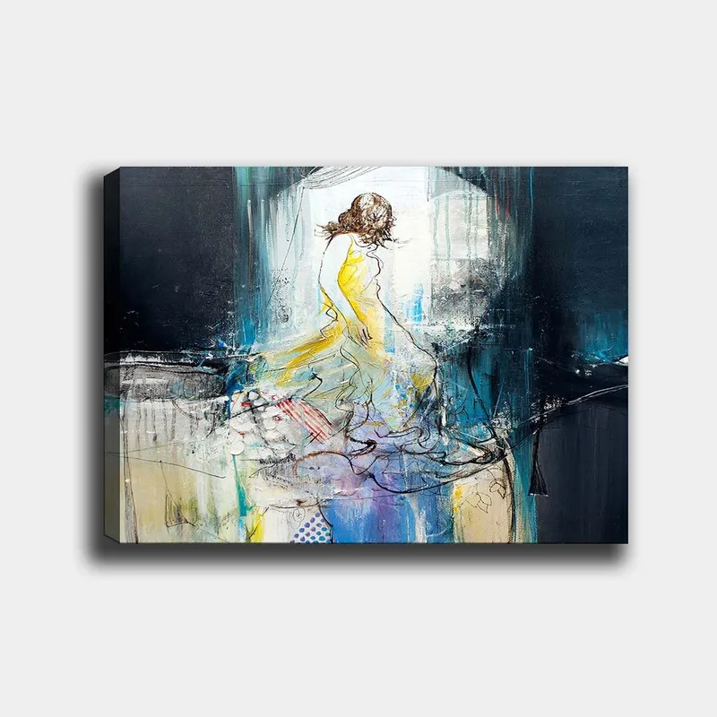 Canvas taulu 70x100 cm - Elegantti nainen keltaisessa mekossa tanssimassa unelmoivan taustalla, Keltainen / Sininen / Musta