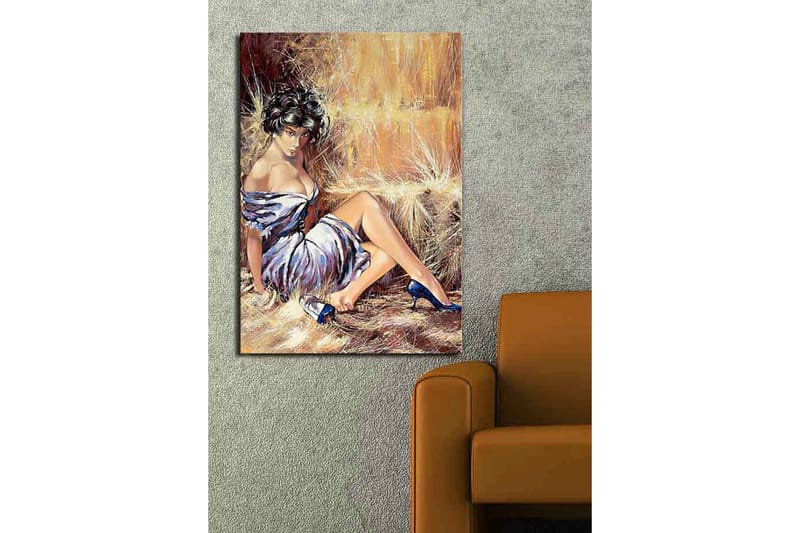 Canvas taulu 70x100 cm - Elegantti nainen valkoisessa mekossa ja sinisissä kengissä istuu rennosti olkipaalia vasten - Valkoinen / Sininen / Beige - Sisustustuotteet - Taulu & taide - Canvas-taulu
