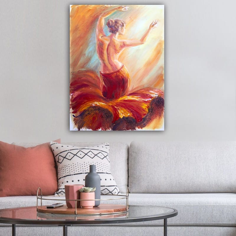 Canvas taulu 70x100 cm - Elegantti tanssija punaisessa mekossa, joka vangitsee tanssin liikkeen ja tunnelman - Punainen / Oranssi / Beige - Sisustustuotteet - Taulu & taide - Canvas-taulu