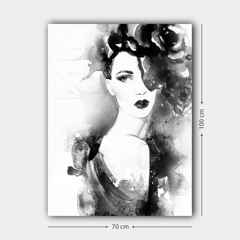 Canvas taulu 70x100 cm - Elegantti tummahiuksinen ja dramaattisella meikillä varustettu nainen mustien kukkien ympäröimänä - Musta / Harmaa / Valkoinen - Sisustustuotteet - Taulu & taide - Canvas-taulu