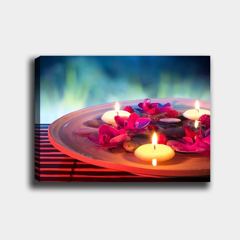Canvas taulu 70x100 cm - Harmoninen kulho kelluvilla kukilla ja kynttilöillä luo rauhallisen tunnelman, Vaaleanpunainen / Valkoinen / Ruskea