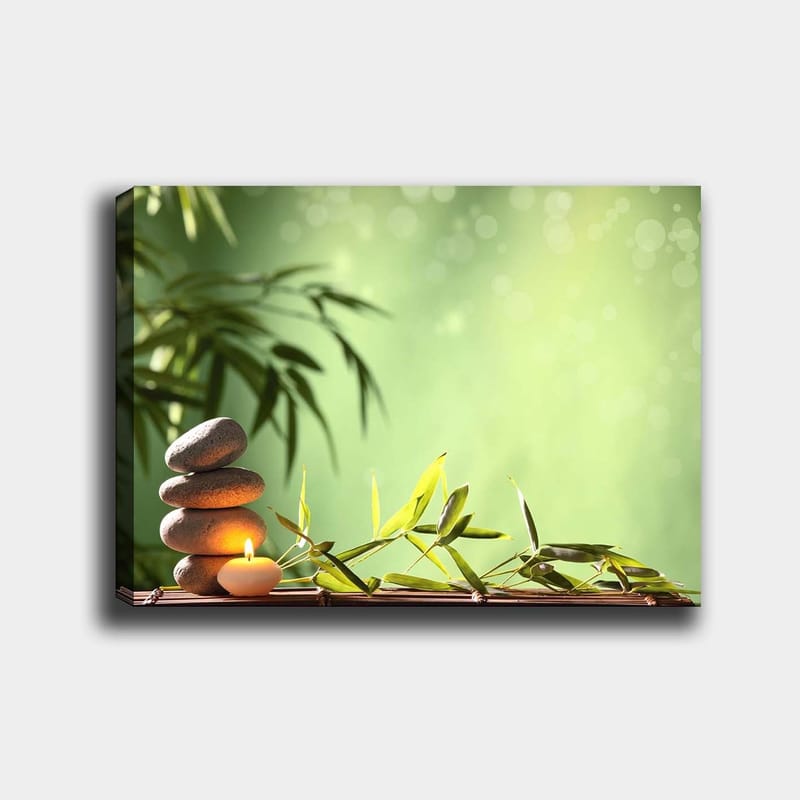 Canvas taulu 70x100 cm - Harmoninen sommitelma, jossa on pinottuja kiviä, kynttilää ja bambua, symboloi rauhaa ja tasapainoa, Vihreä / Harmaa / Beige