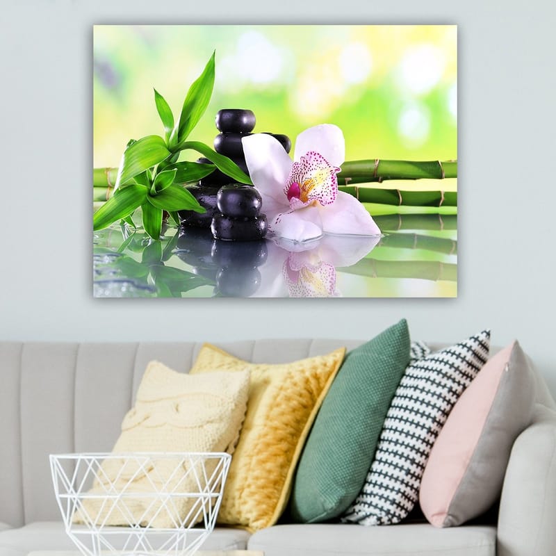 Canvas taulu 70x100 cm - Harmoninen sommitelma mustilla kivillä, valkoisella orkidealla ja vihreillä bambunversoilla - Musta / Vihreä / Valkoinen - Sisustustuotteet - Taulu & taide - Canvas-taulu