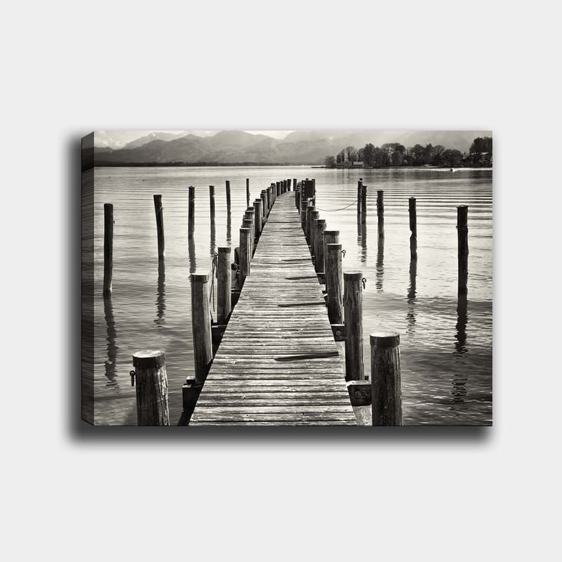 Canvas taulu 70x100 cm - Hiljainen laituri veden yllä, pintaan heijastuvien pilarien ympäröimänä, Musta / Valkoinen / Harmaa