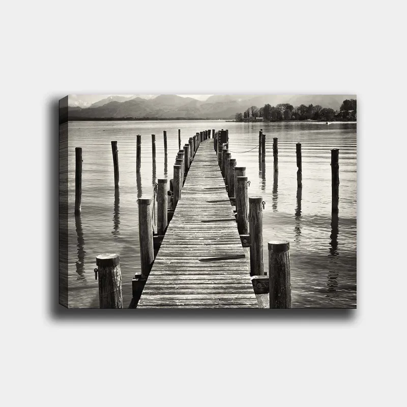Canvas taulu 70x100 cm - Hiljainen laituri veden yllä, pintaan heijastuvien pilarien ympäröimänä - Musta / Valkoinen / Harmaa - Sisustustuotteet - Taulu & taide - Canvas-taulu